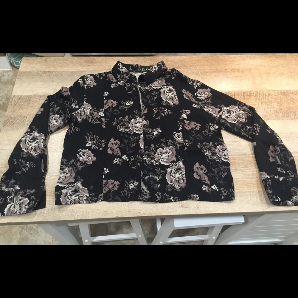 Pretty Flowered Button-down Shirt